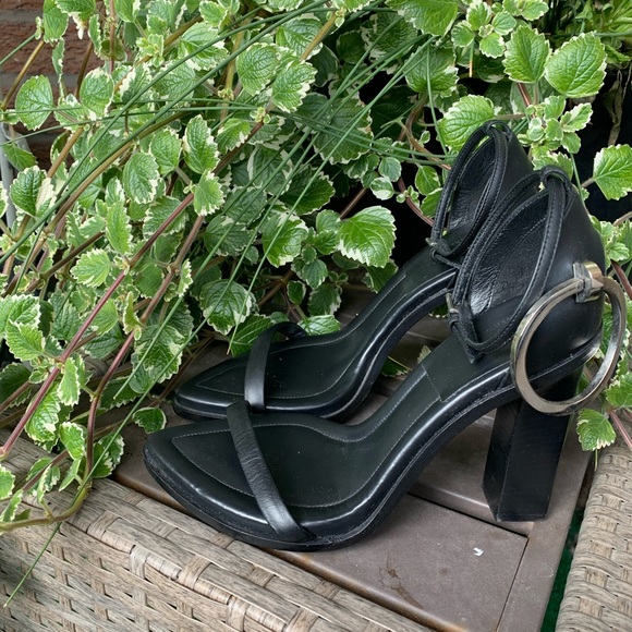 AUTHENTIC VERSACE HIGH HEELS - Picture 3 of 6